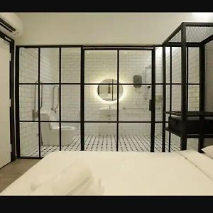 Z Hotel Ara Damansara, Lrt, Mall, Airport
