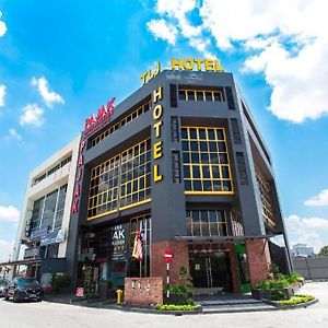 Tlj Hotel
